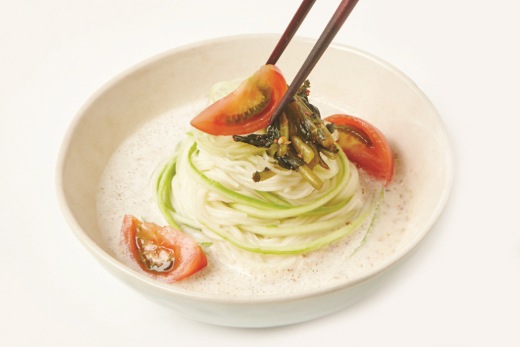 우유냉국수 우유냉국수