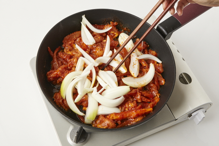 더덕장아찌 돼지고기 주물럭 더덕장아찌 돼지고기 주물럭