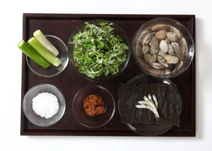 쑥 바지락 국 쑥 바지락 국