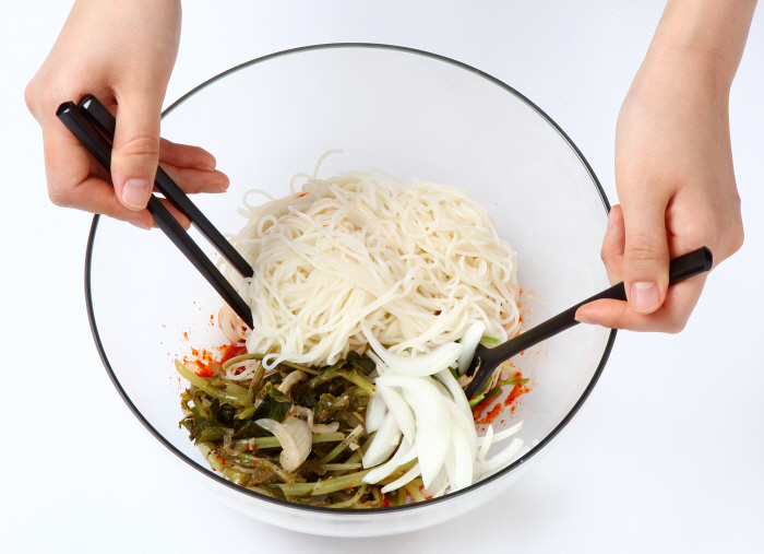 복숭아 열무김치 비빔소면 복숭아 열무김치 비빔소면